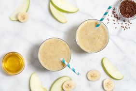 Apple Smoothie and ingredients