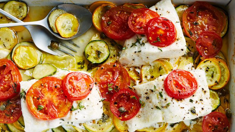 baked fish with summer squash topped with sliced tomatoes