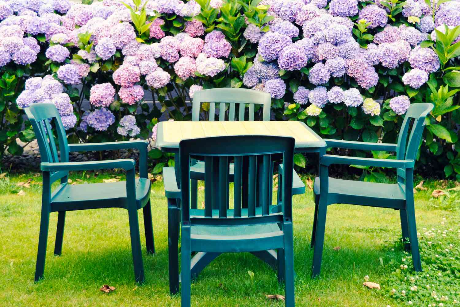 plastic outdoor furniture 