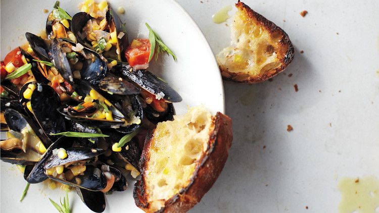 dinner-steamed-mussels-1482-mbd108710.jpg