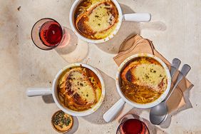 french onion soup served with cheesy bread