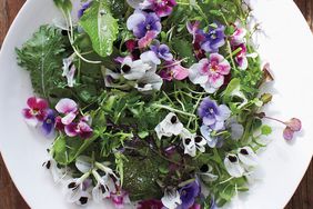 green-salad-with-edible-flowers-ma130124.jpg