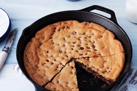 skillet chocolate chip cookie