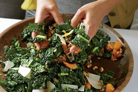 lacinato-kale-salad-squash-mld108020.jpg