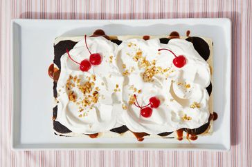 Banana split cake