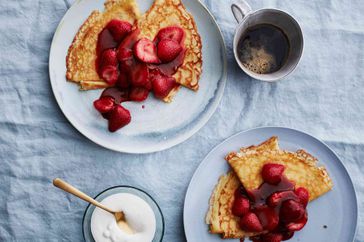 Crepes with strawberries