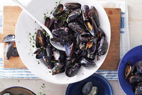 Mussels with Red Wine and Roasted Garlic