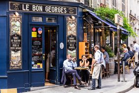 bistro cocktails in paris