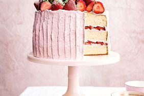 Strawberrt cake on pink cake stand